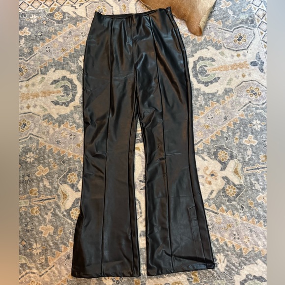 Abercrombie & Fitch Split-Hem Vegan Leather Slim Flare Pant Black sz M - Picture 3 of 7
